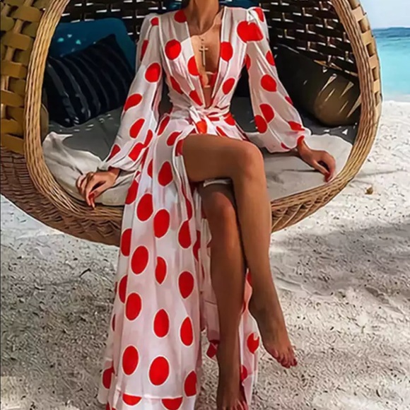 Dresses & Skirts - NWOT wrap dress/ beach cover up, size medium